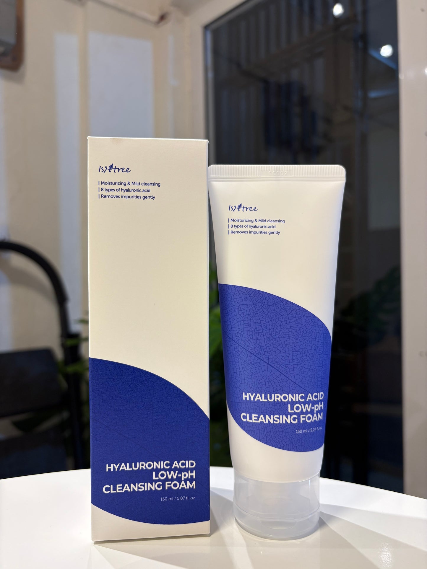 Isntree Hyaluronic Acid Low-pH Cleansing Foam 150ml